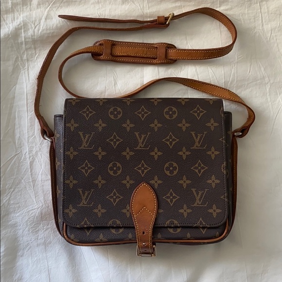 Louis Vuitton Handbags - Louis Vuitton vintage cross bag